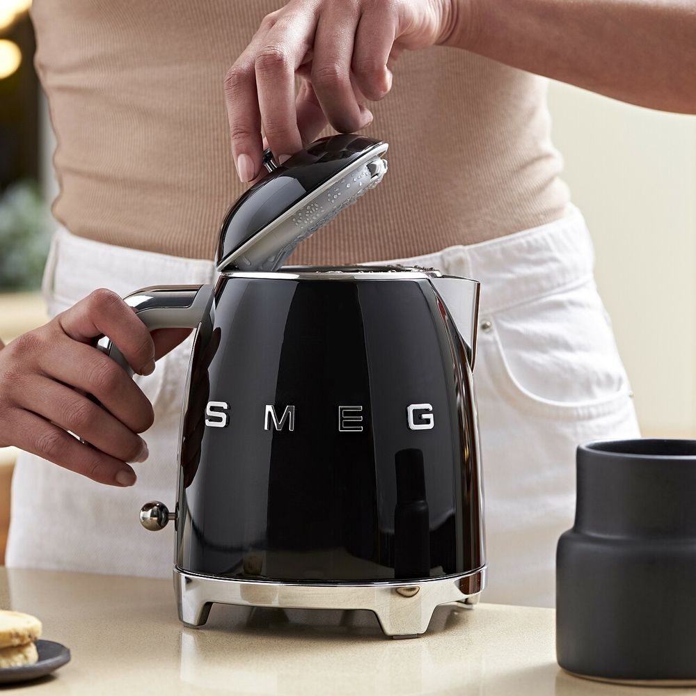 Smeg - 0,8 L Wasserkocher KLF05 - Designlinie Stil Der 50° Jahre