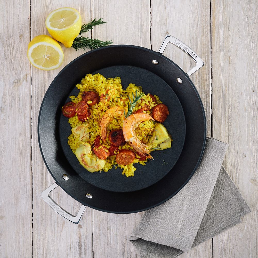 Le Creuset - Aluminium Paella Pfanne 32 cm - Antihaft - Für eine authentische und echte Paella wie in Spanien.