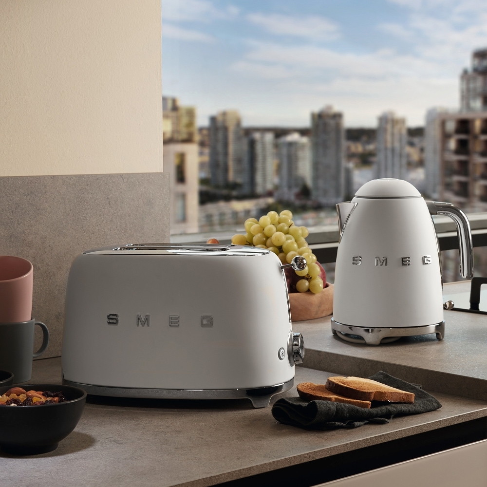 Smeg - 1.7 L kettle - design line style The 50 ° years