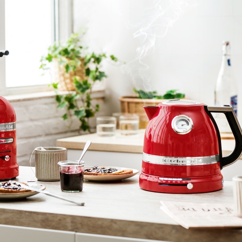 KitchenAid - Artisan 1.5 L Kettle - Empire Red