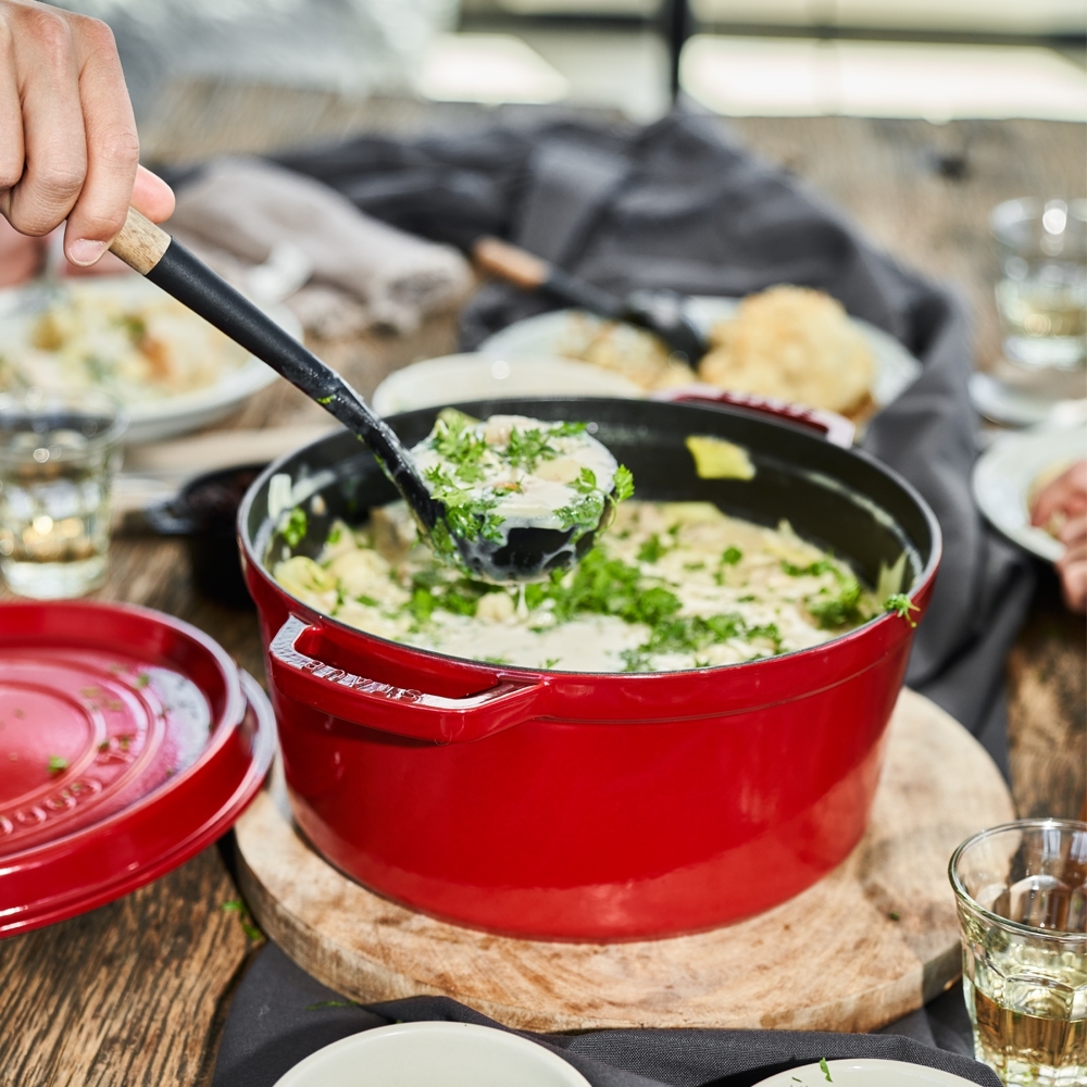 STAUB - Cocotte | round | 24 cm | Red