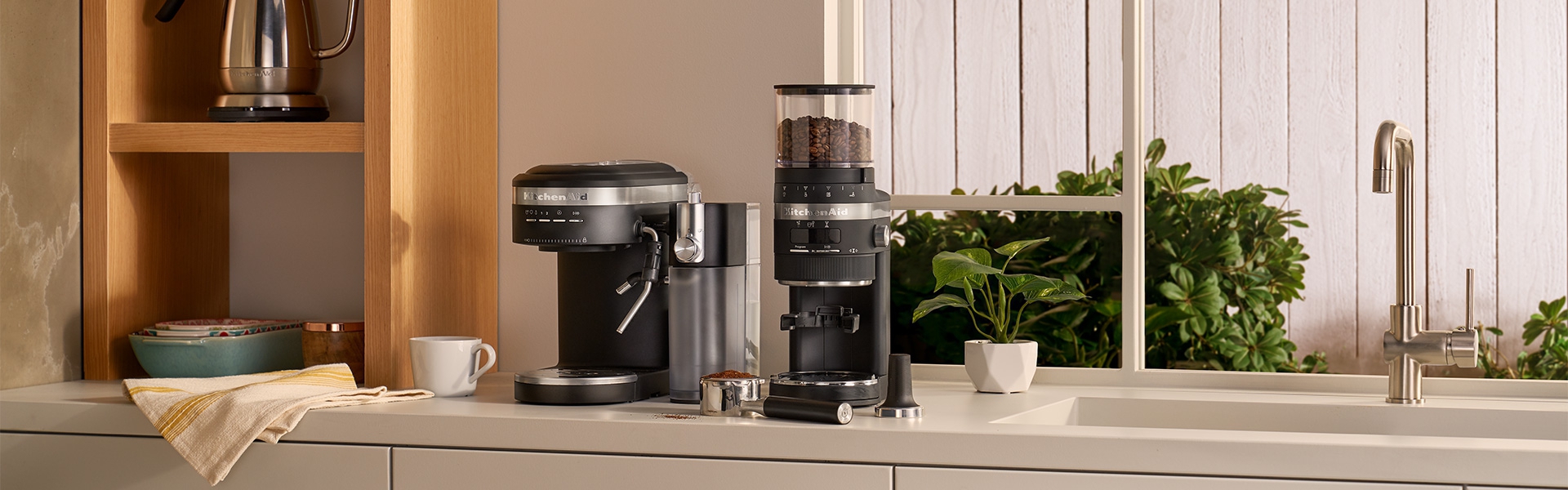 Europa Drip 600-Watt 6-cup Drip Coffee Maker, Gloss Black, Regular Easy to  use.