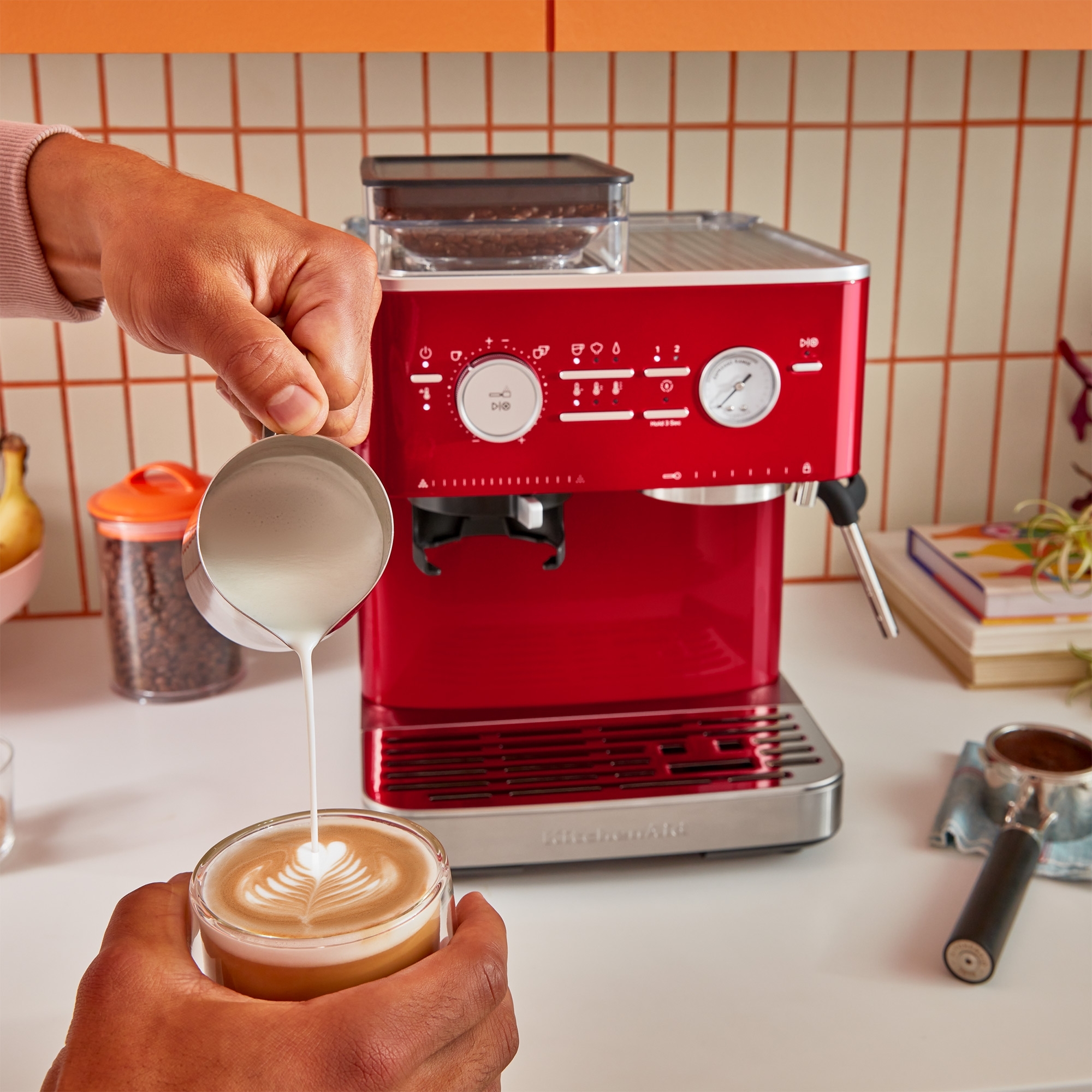 KitchenAid - Halbautomatische Espressomaschine mit Kaffeemühle - Liebesapfelrot