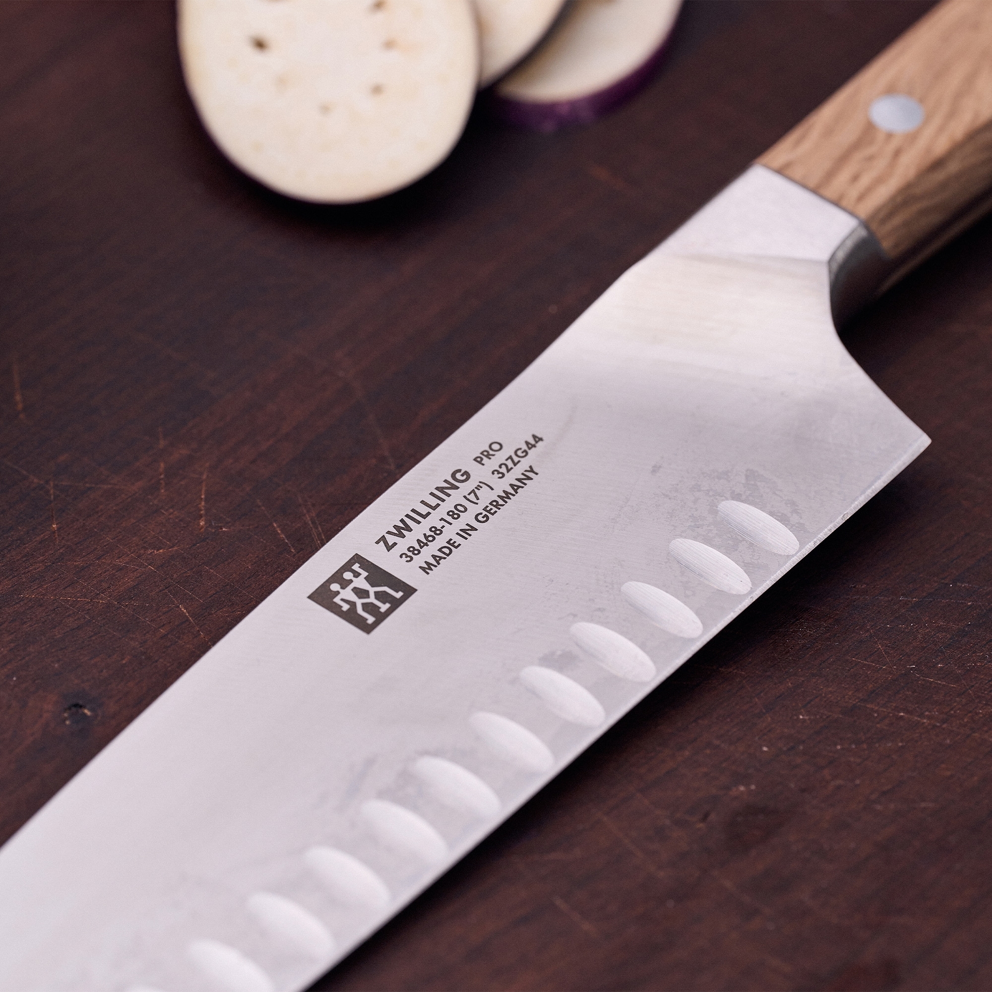 ZWILLING - Santokumesser | Pro Wood | 18 cm | Kullenschliff